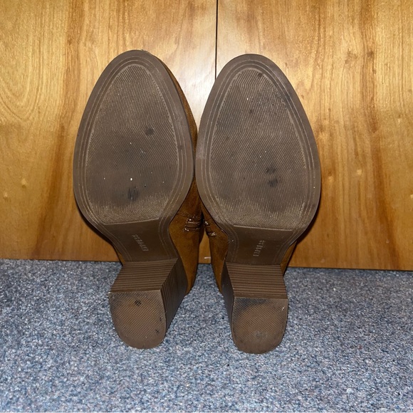 Express Women’s Tan Velvety Heeled Ankle Boots with 3 Inch Heel- Size 8. - Picture 4 of 4